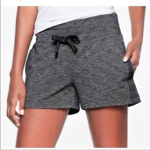 Athleta metro downtown short/grey black size ST